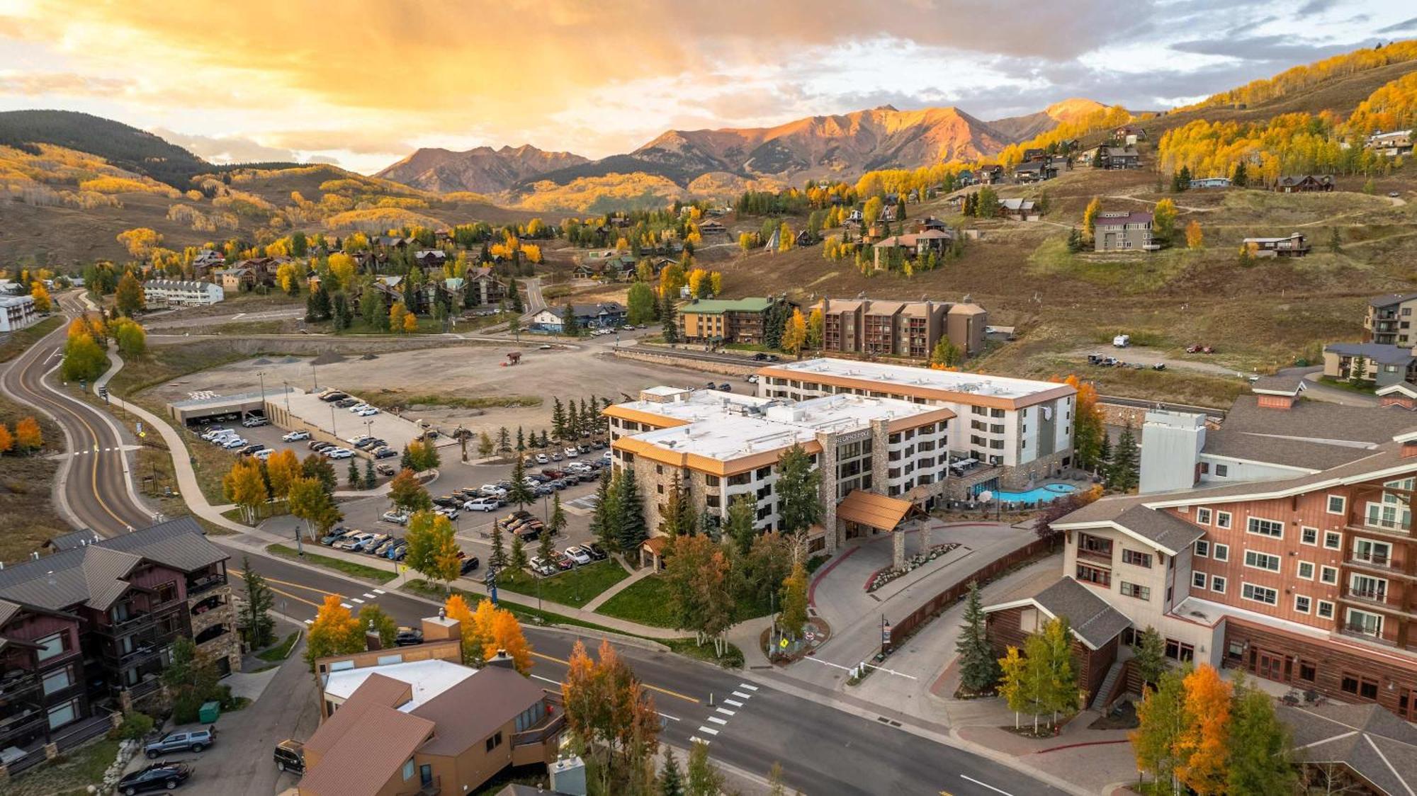 Studio 211 - Perfect Location With Pool And Hot Tub Crested Butte Exterior photo