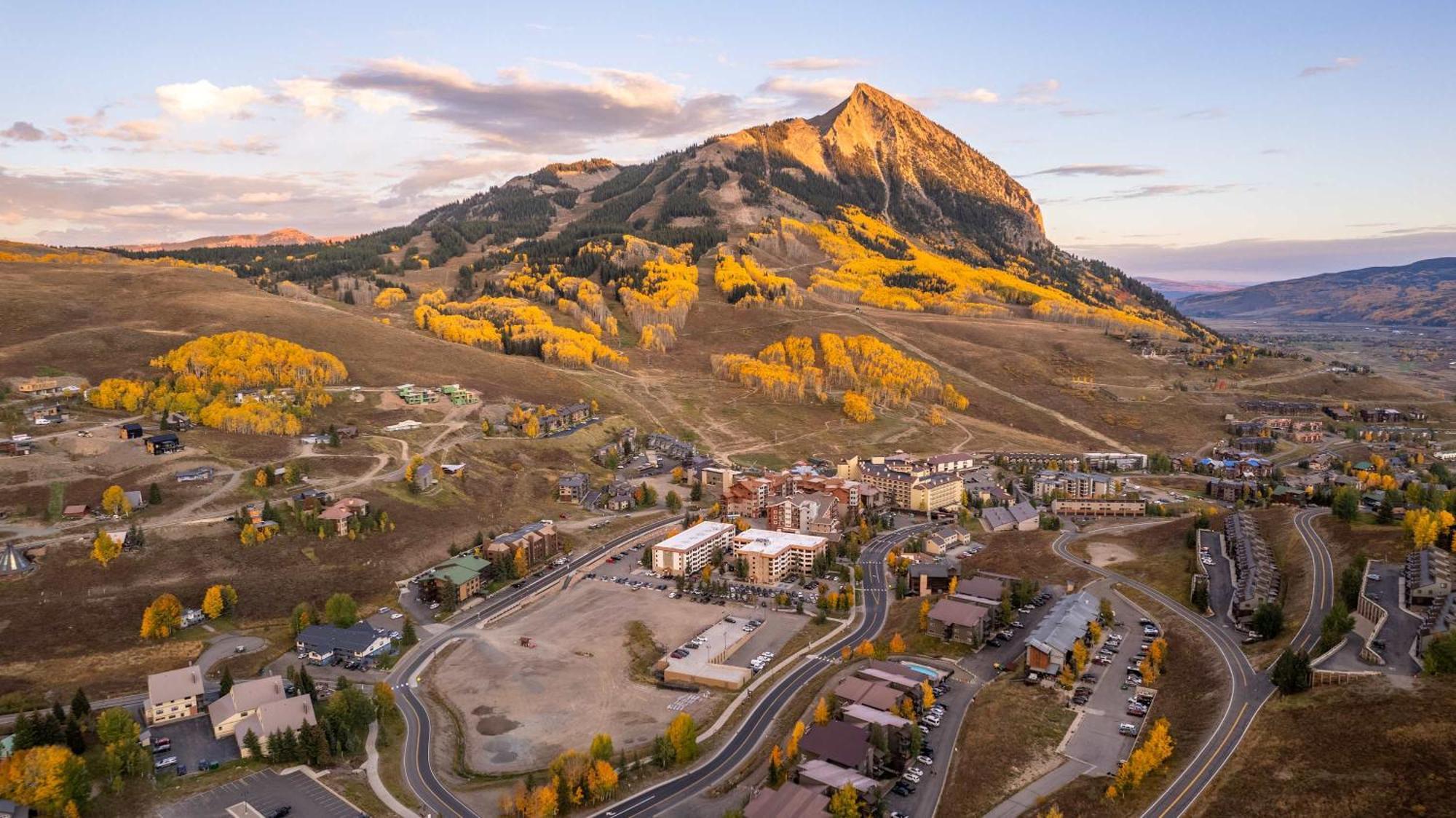 Studio 211 - Perfect Location With Pool And Hot Tub Crested Butte Exterior photo